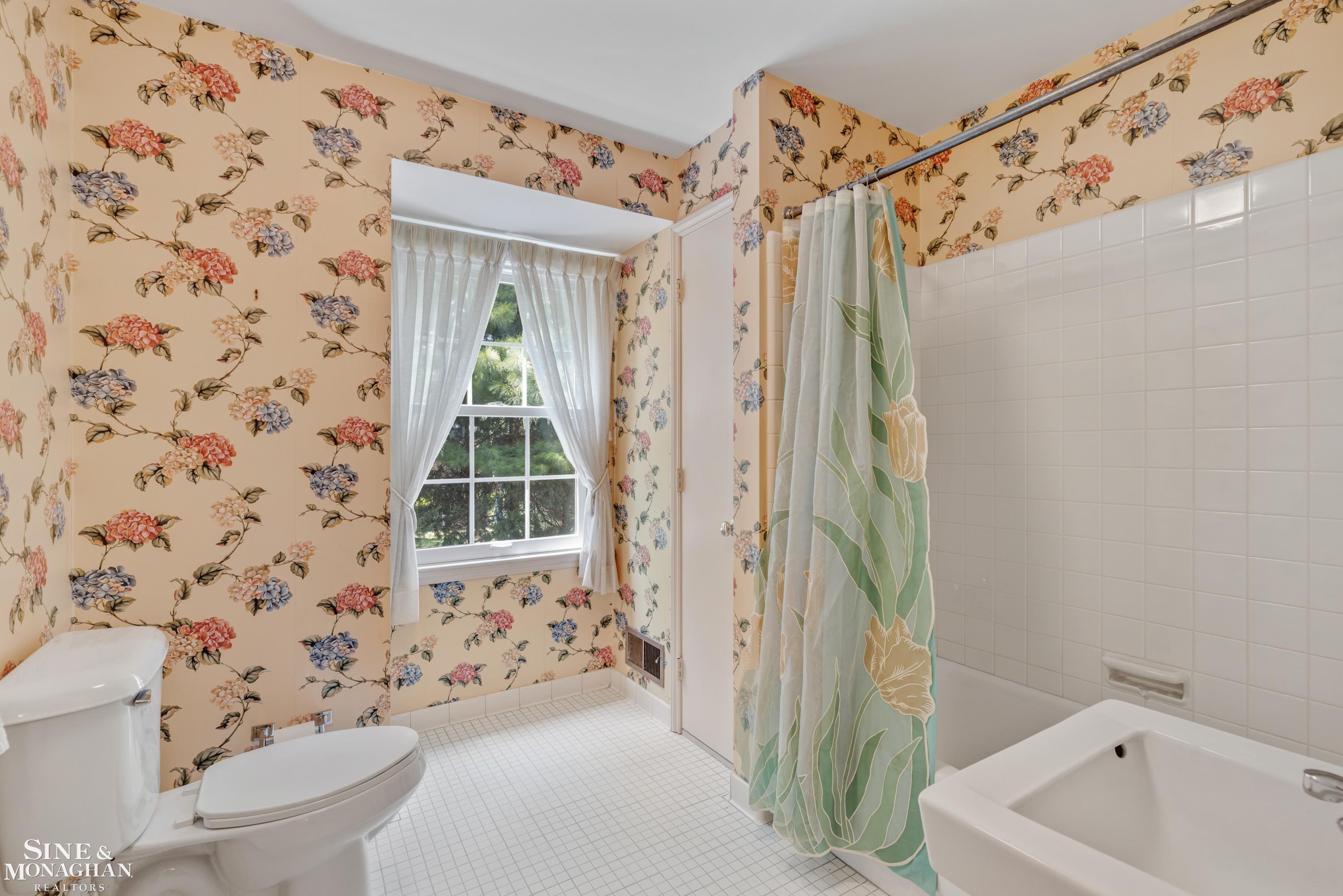 105 Lake Shore Road Grosse Pointe, MI 48236 - Photo 57 of 98 50217830-c68b7db8-a1ff-475a-bad8-4a9fc9826b12.JPG
