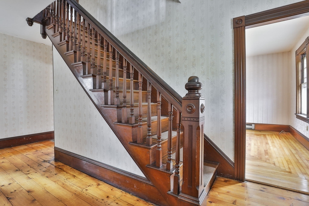 311 Water Street Clinton, MA 01510 - Photo 4 of 36