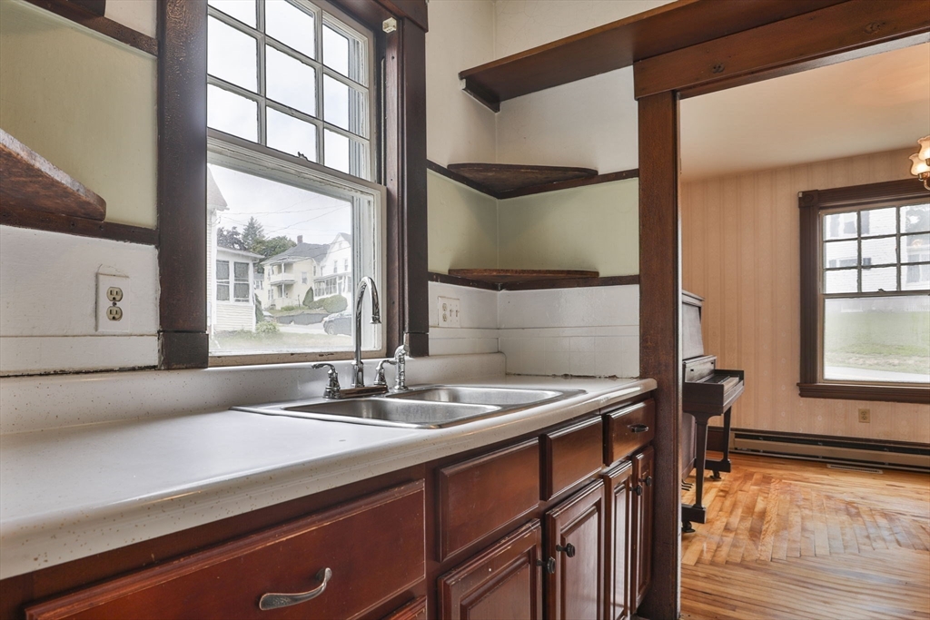 311 Water Street Clinton, MA 01510 - Photo 10 of 36