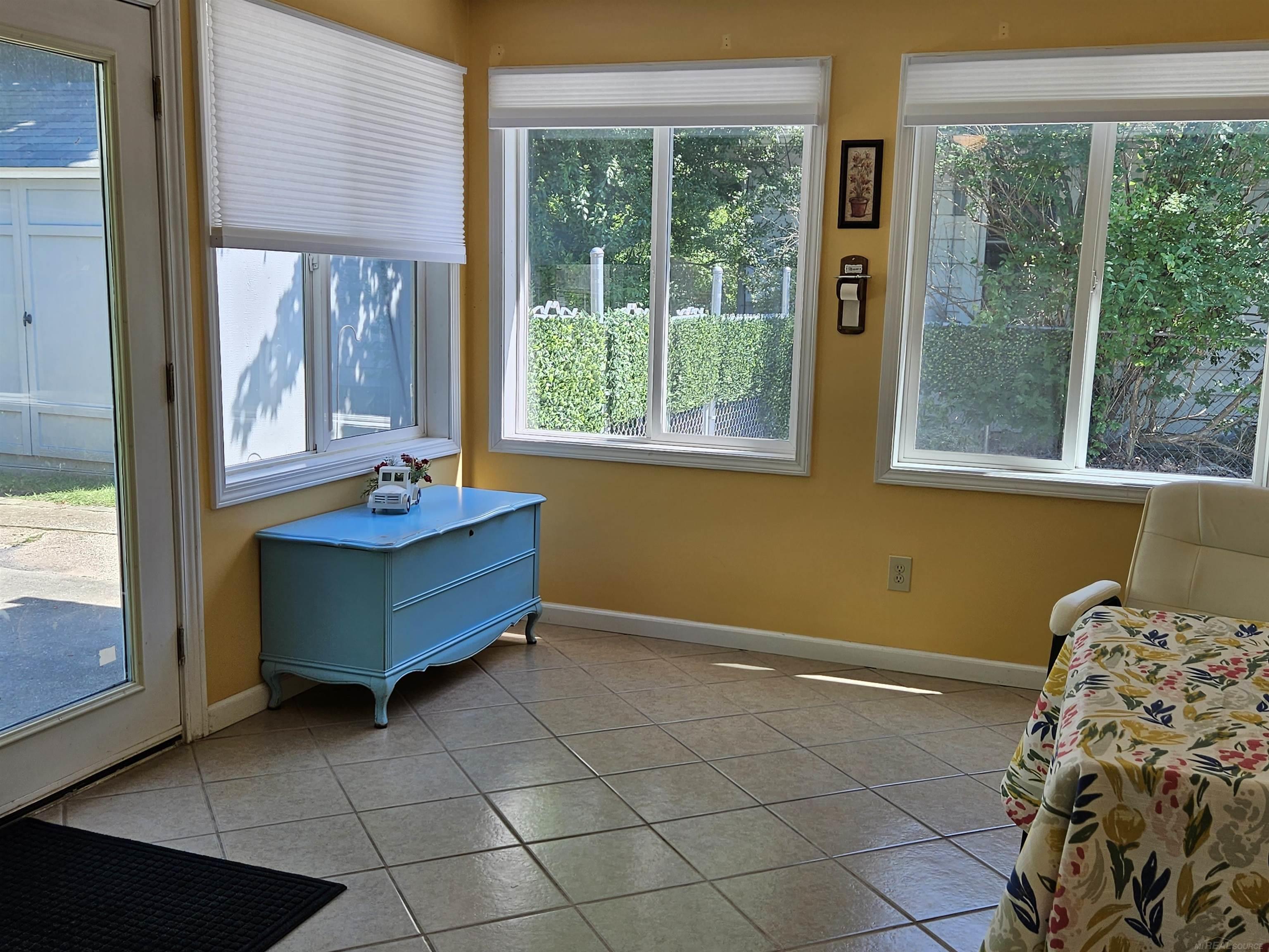 5264 Lakeshore Road Fort Gratiot, MI 48059 - Photo 7 of 25 50118385-6.JPG