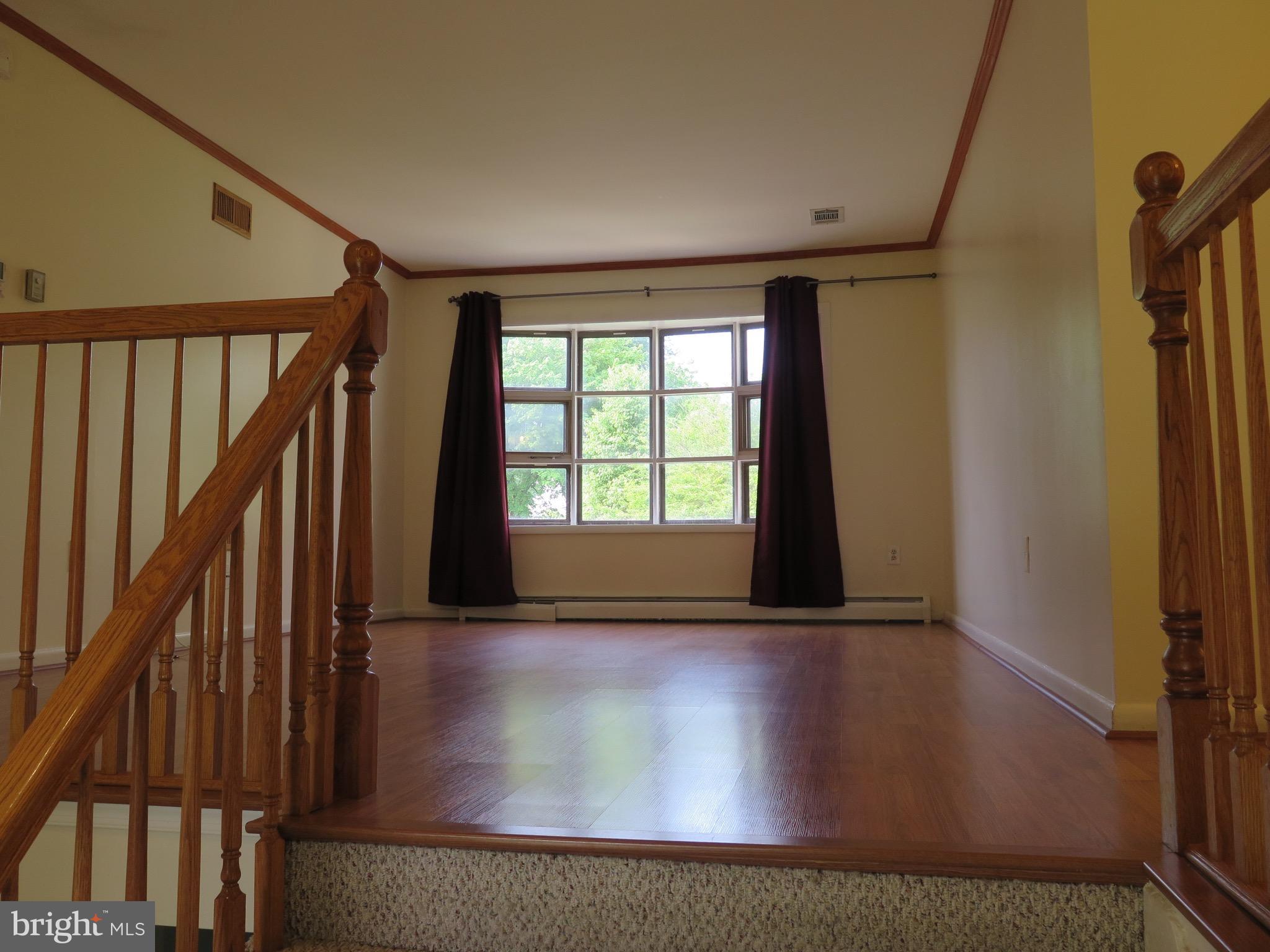 13700 Gilbert Road Woodbridge, VA 22193 - Photo 3 of 17 Living Room