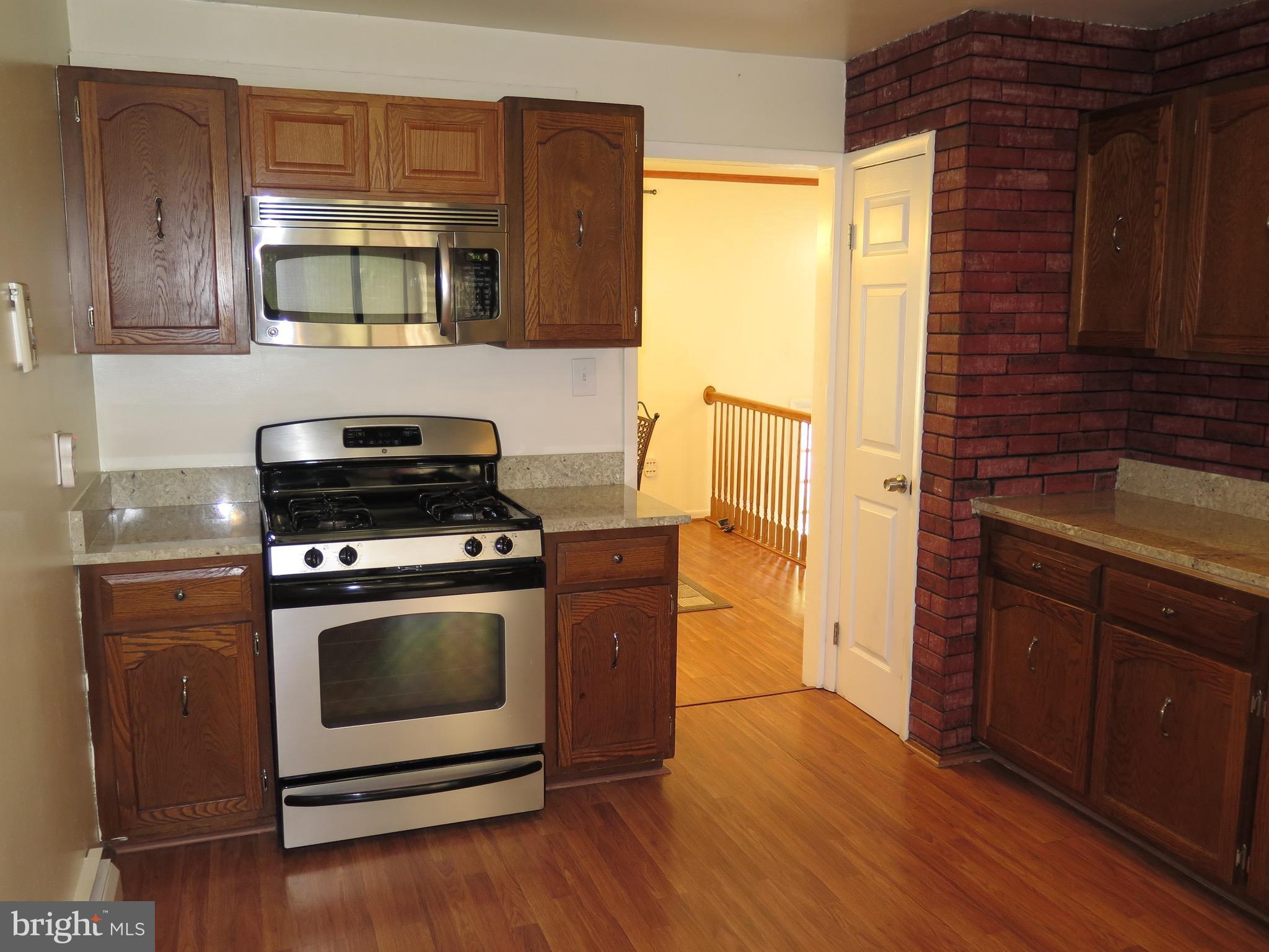 13700 Gilbert Road Woodbridge, VA 22193 - Photo 6 of 17 Kitchen