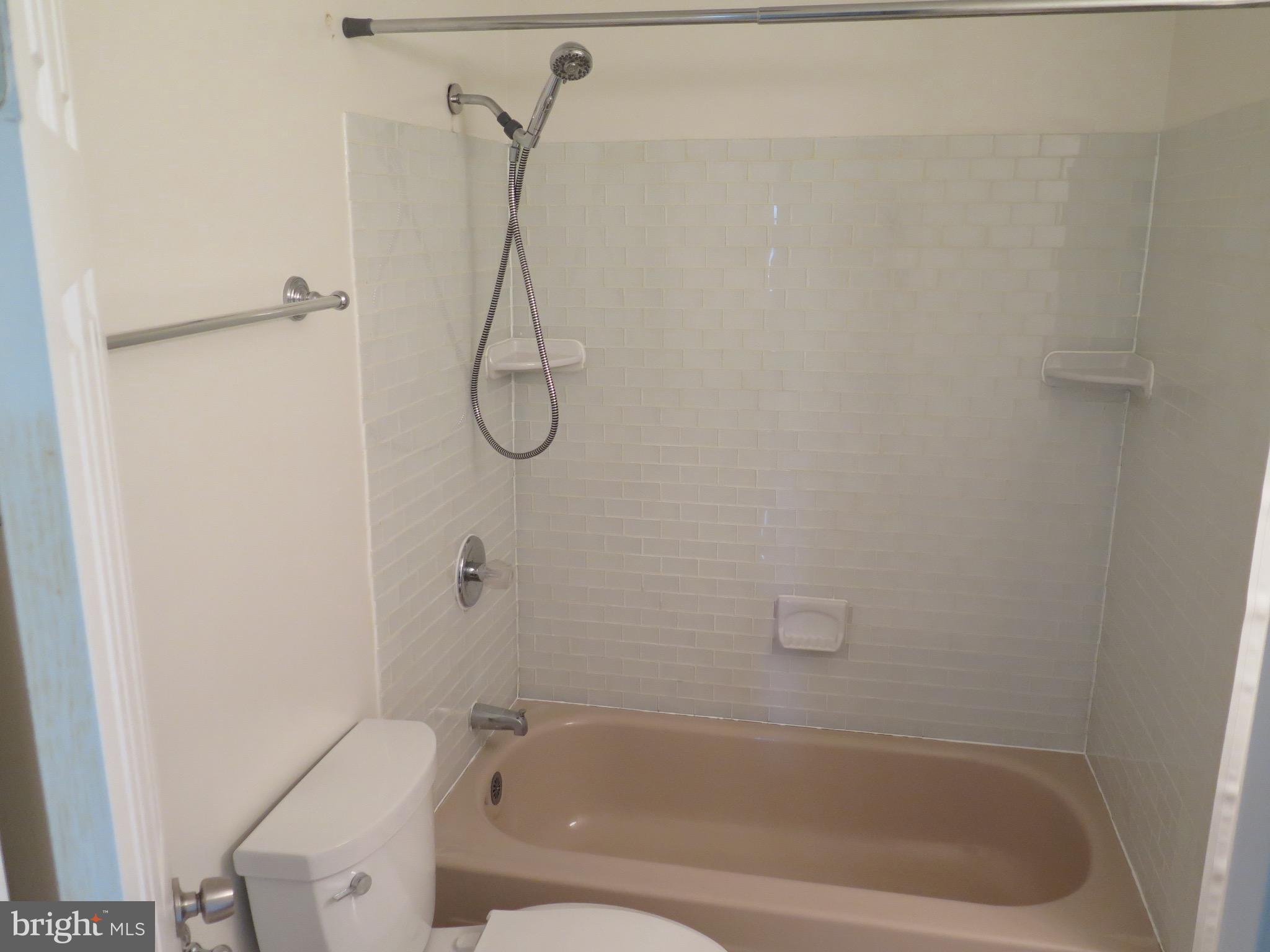 13700 Gilbert Road Woodbridge, VA 22193 - Photo 10 of 17 Bath