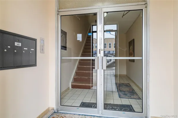 $2,850 | 402 Jericho Turnpike, Unit 4, New Hyde Park, NY 11040