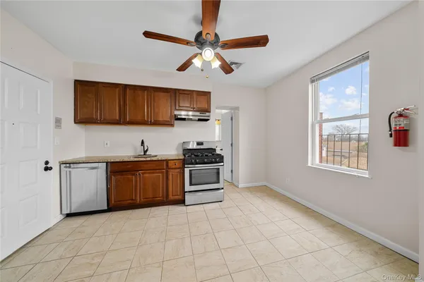 $2,850 | 402 Jericho Turnpike, Unit 4, New Hyde Park, NY 11040