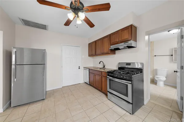 $2,850 | 402 Jericho Turnpike, Unit 4, New Hyde Park, NY 11040