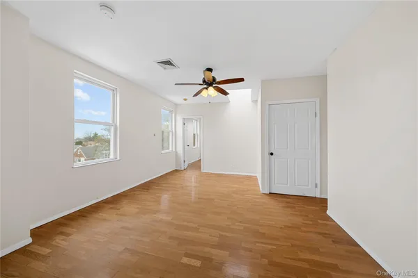 $2,850 | 402 Jericho Turnpike, Unit 4, New Hyde Park, NY 11040