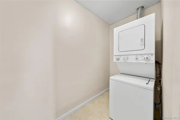 $2,850 | 402 Jericho Turnpike, Unit 4, New Hyde Park, NY 11040