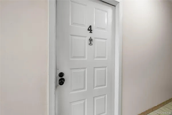 $2,850 | 402 Jericho Turnpike, Unit 4, New Hyde Park, NY 11040
