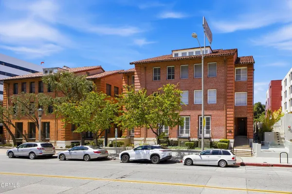 $917,000 | 139 South Los Robles Avenue, Unit 205, Pasadena, CA 91101