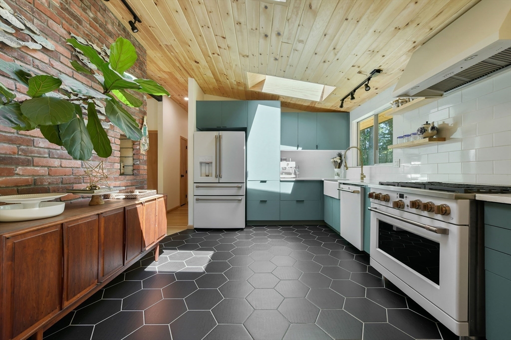 28 Joyce Road Wayland, MA 01778 - Photo 17 of 38 Gallery Image 17