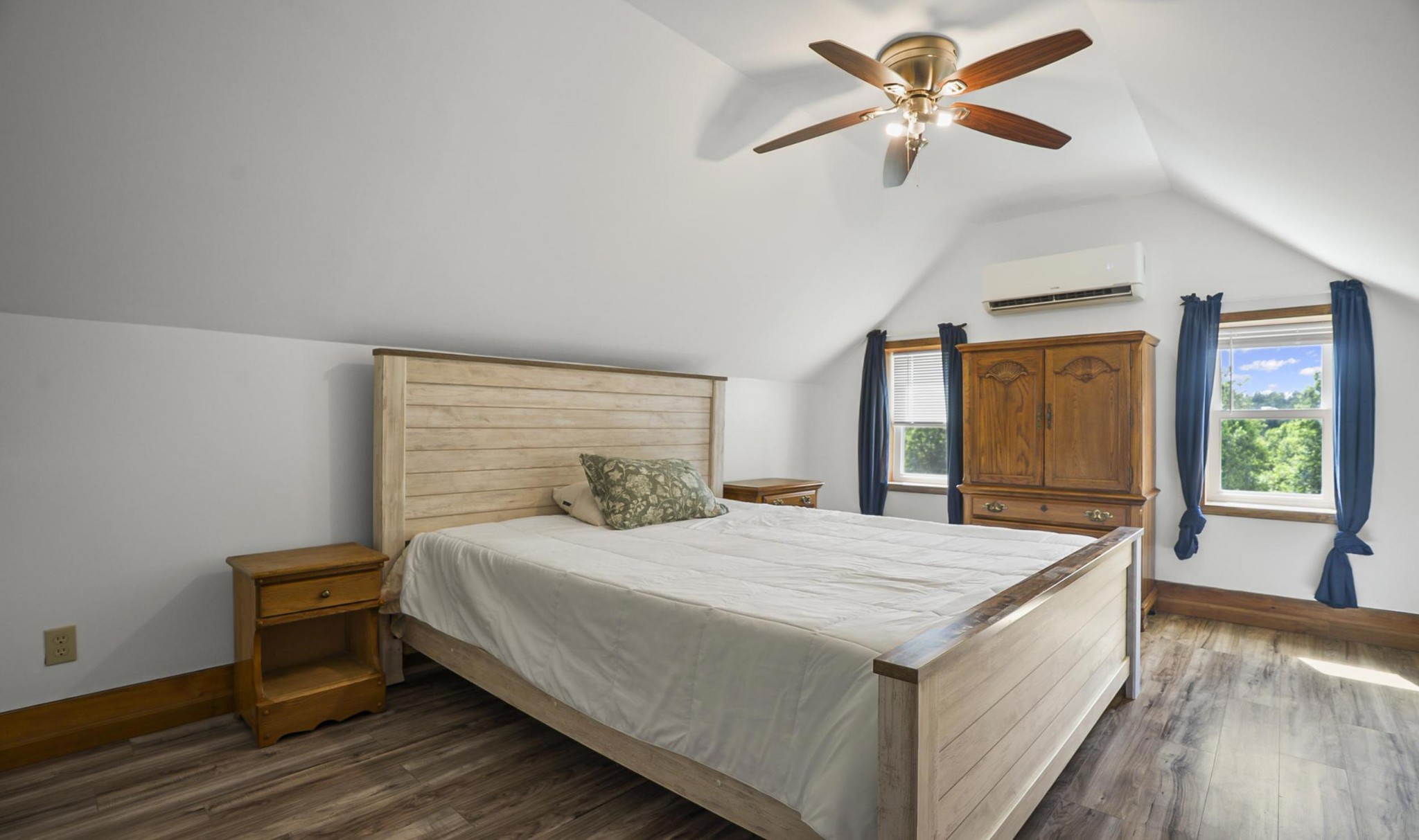 1005 Birdwell Road Red Boiling Springs, TN 37150 - Photo 19 of 59 a bedroom with a bed and a large window