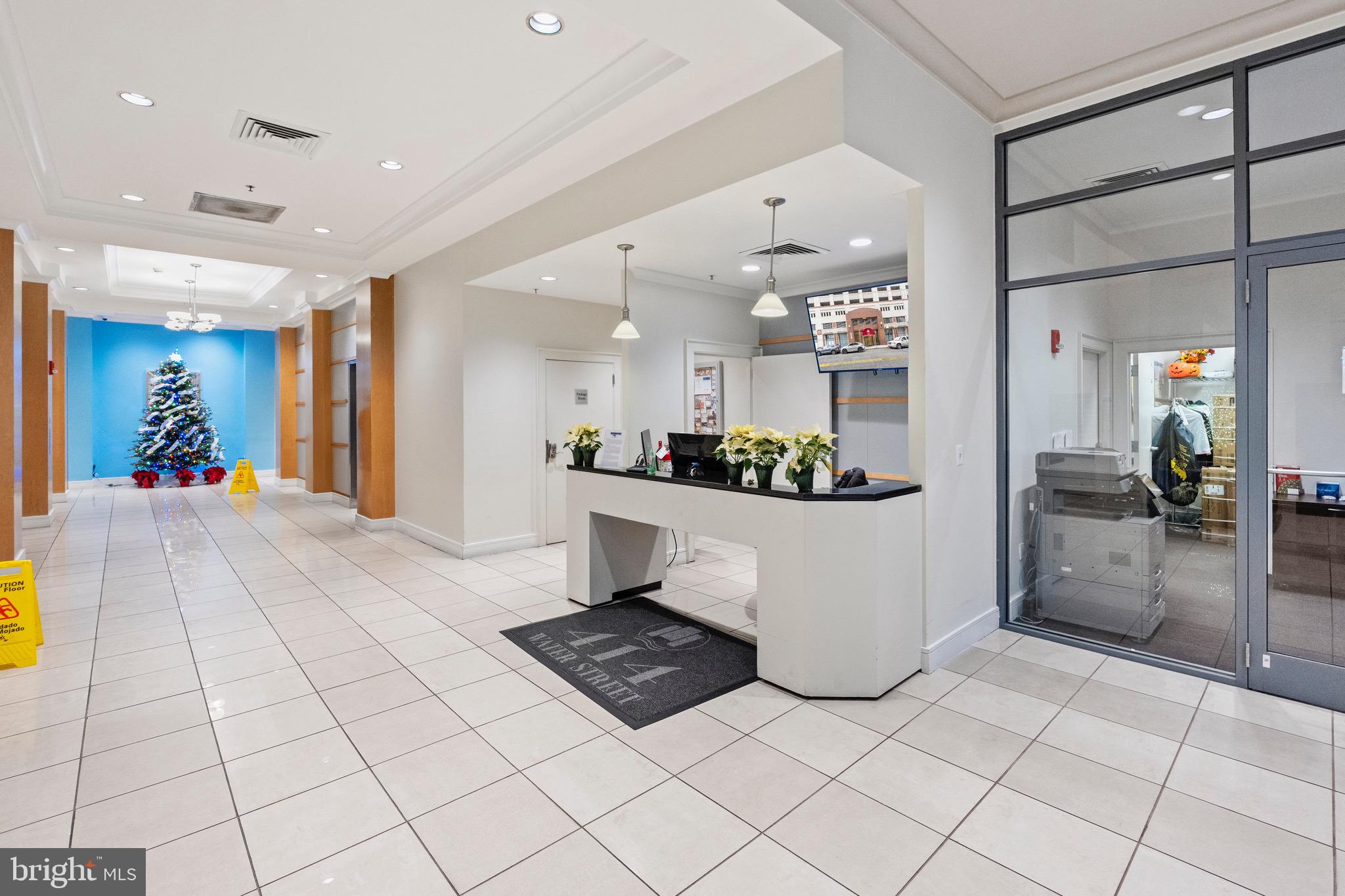 414 Water Street, Unit 1501 Baltimore, MD 21202 - Photo 4 of 21 a room with natural light