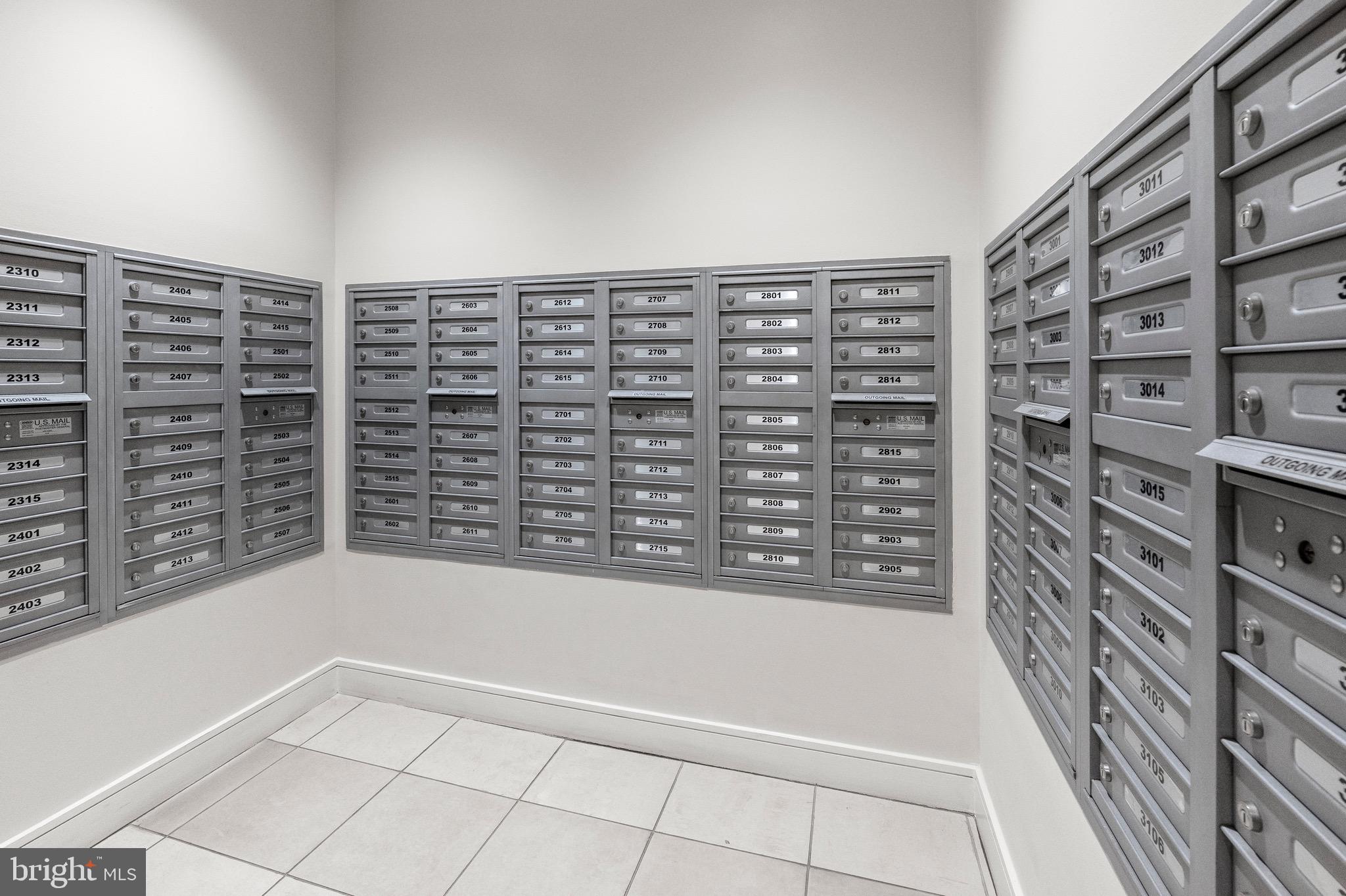 414 Water Street, Unit 1501 Baltimore, MD 21202 - Photo 5 of 21 a view of empty room with windows