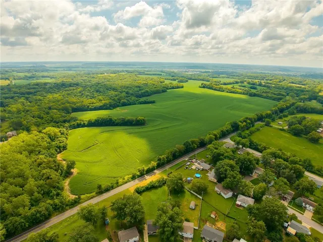 $1,750,000 | 301-401 North Jones Road, Independence, MO 64056