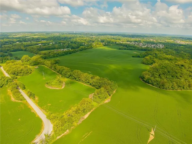 $1,750,000 | 301-401 North Jones Road, Independence, MO 64056