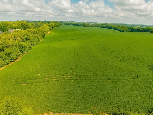 $1,750,000 | 301-401 North Jones Road, Independence, MO 64056