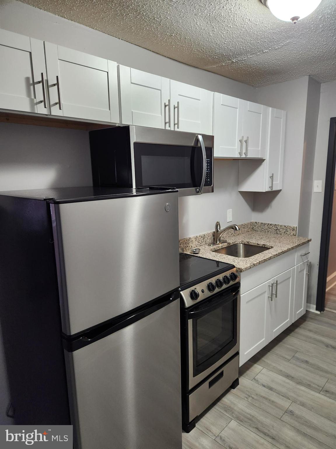 425 Main Street Darby, PA 19023 - Photo 6 of 11 New Shaker cabinets, Granite Counters & Stainless