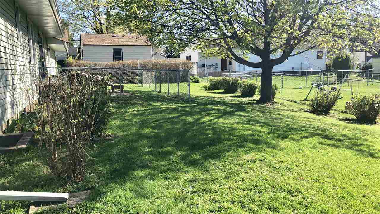 1511 Warren Road Rockford, IL 61108 - Photo 14 of 14 a backyard of a house with table and chairs