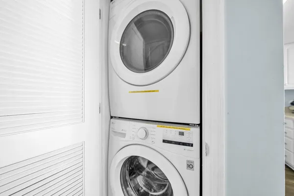a close up view of a washer and dryer