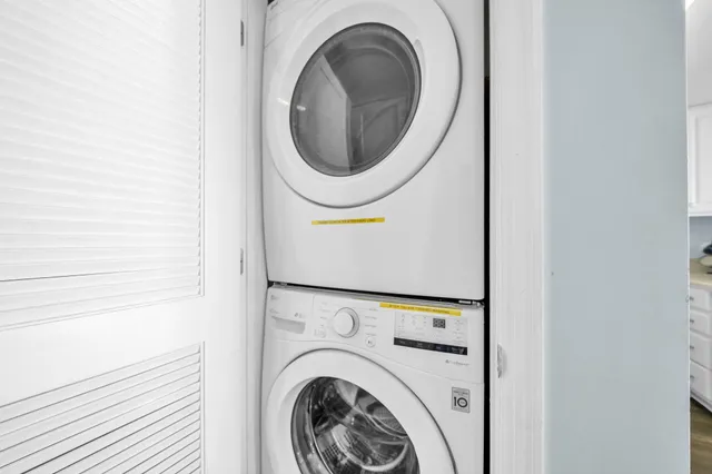 a close up view of a washer and dryer