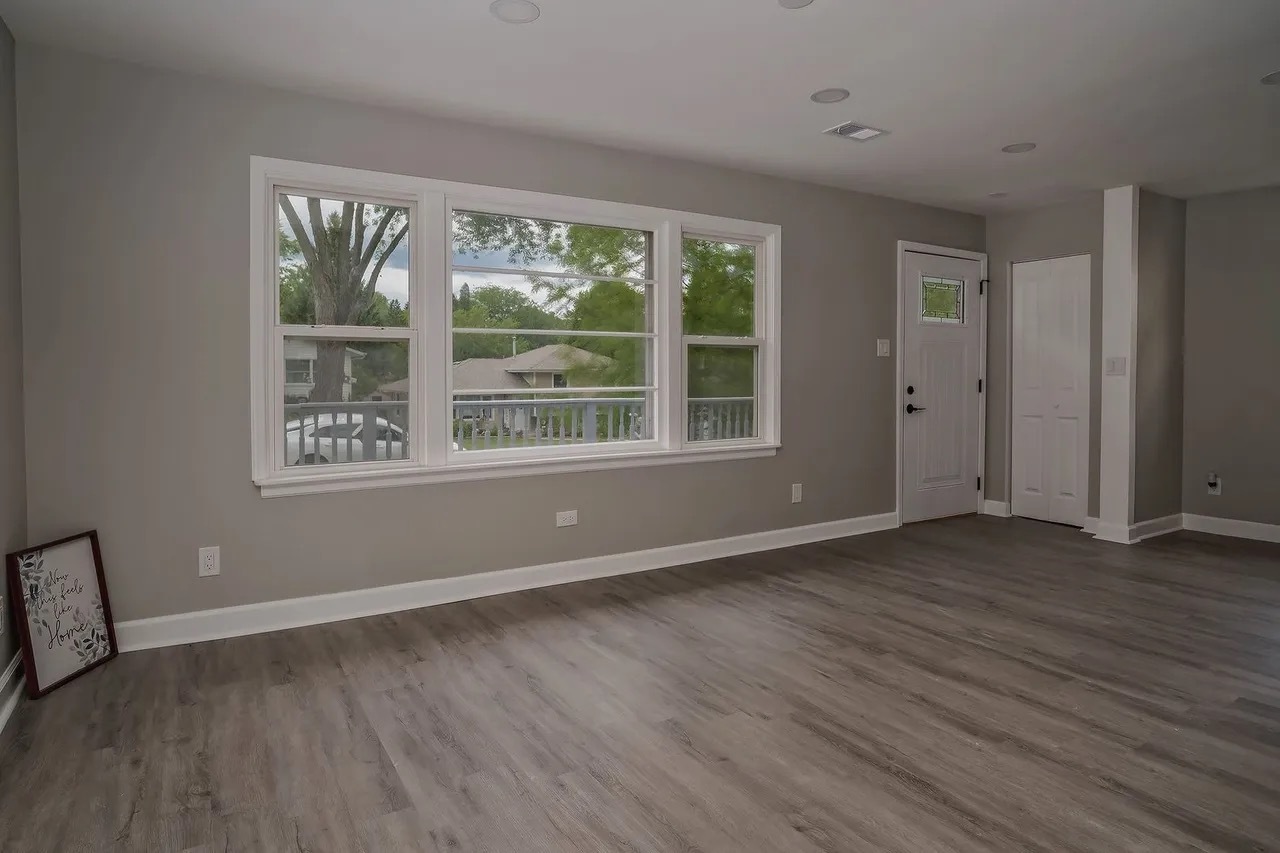 110 Hunters Path Lake In The Hills, IL 60156 - Photo 5 of 21