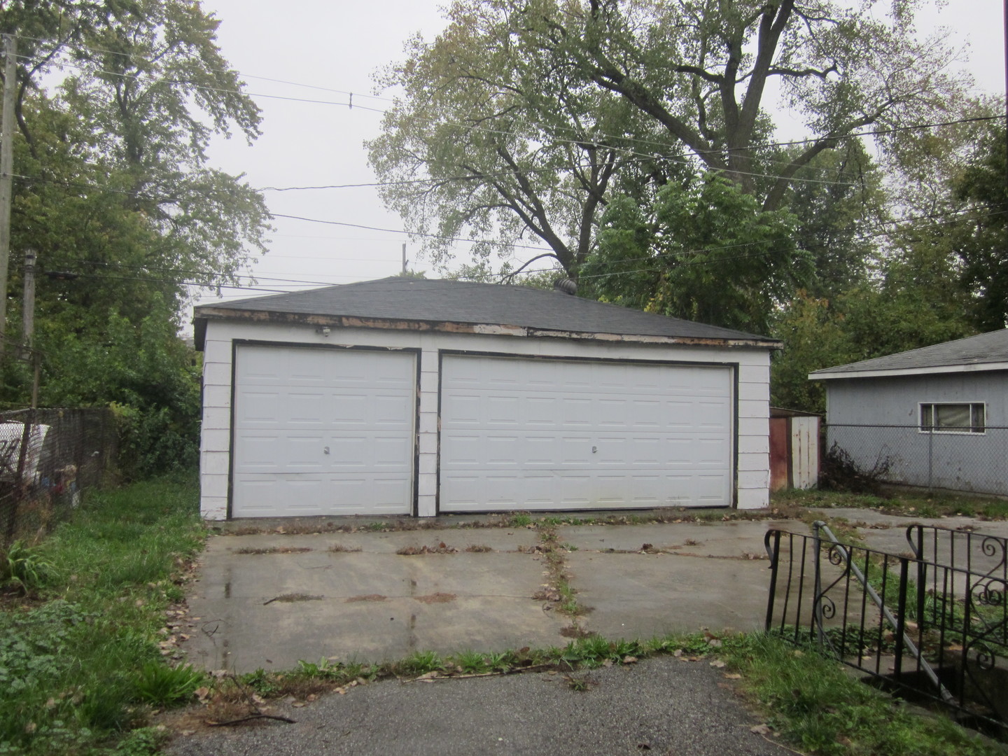 2236 West 157th Place Markham, IL 60426 - Photo 11 of 13 a front view of house with yard