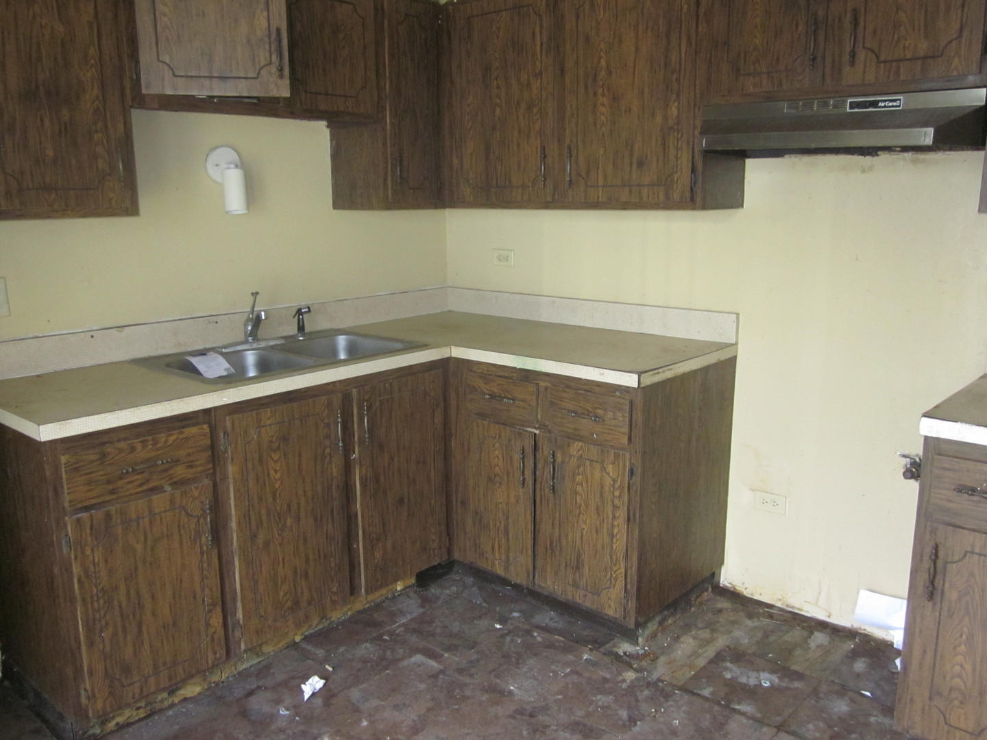 2236 West 157th Place Markham, IL 60426 - Photo 3 of 13 a utility room with a sink