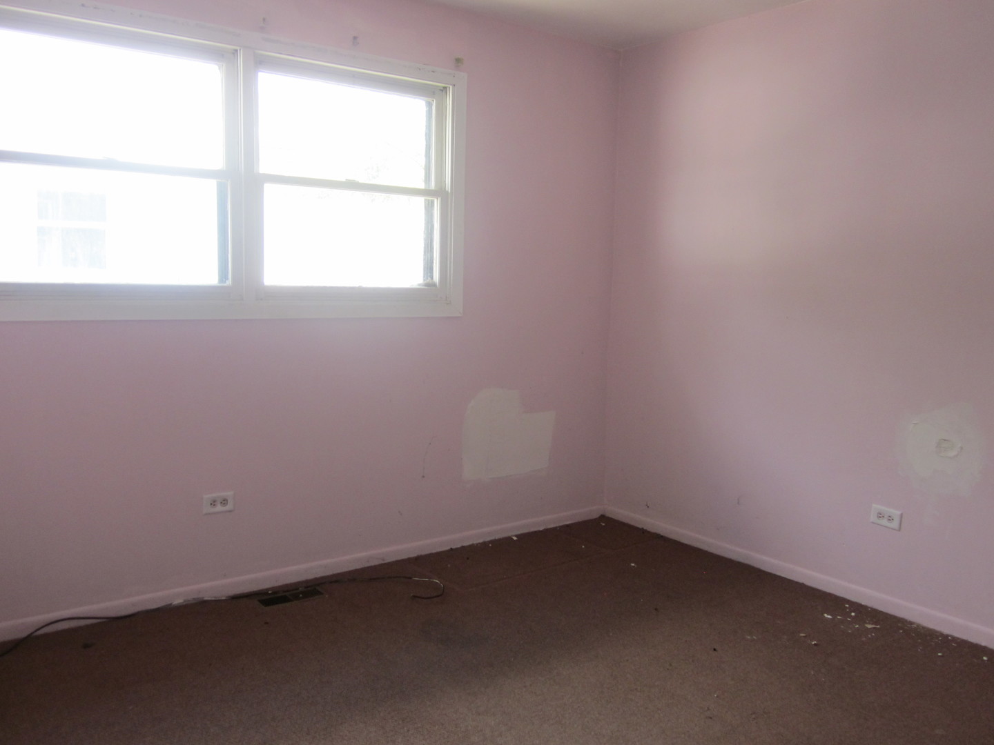 2236 West 157th Place Markham, IL 60426 - Photo 5 of 13 an empty room with a window