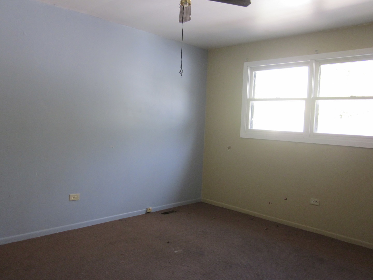 2236 West 157th Place Markham, IL 60426 - Photo 7 of 13 an empty room with a window