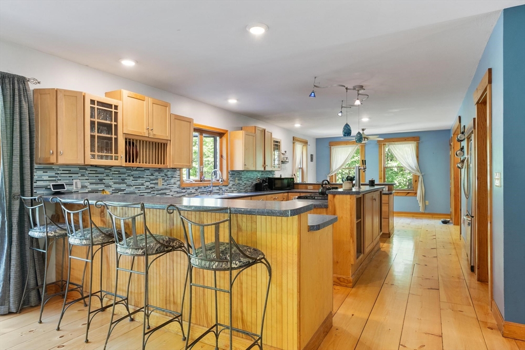 1132 Doe Valley Road Athol, MA 01331 - Photo 7 of 42
