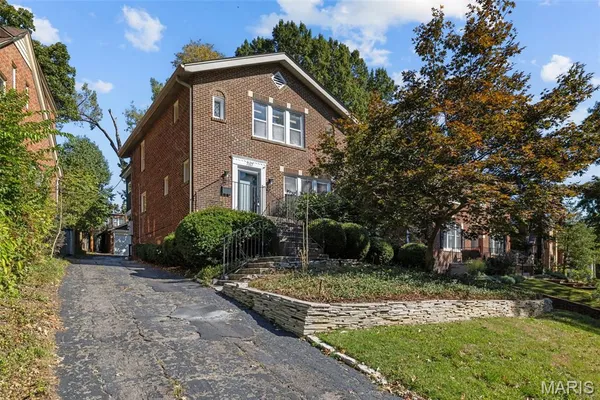 $699,000 | 7117 Northmoor Drive, St. Louis, MO 63105