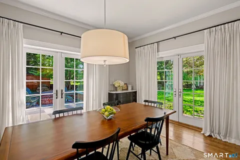 $2,099,000 | 5 Farnham Court, Westport, CT 06880