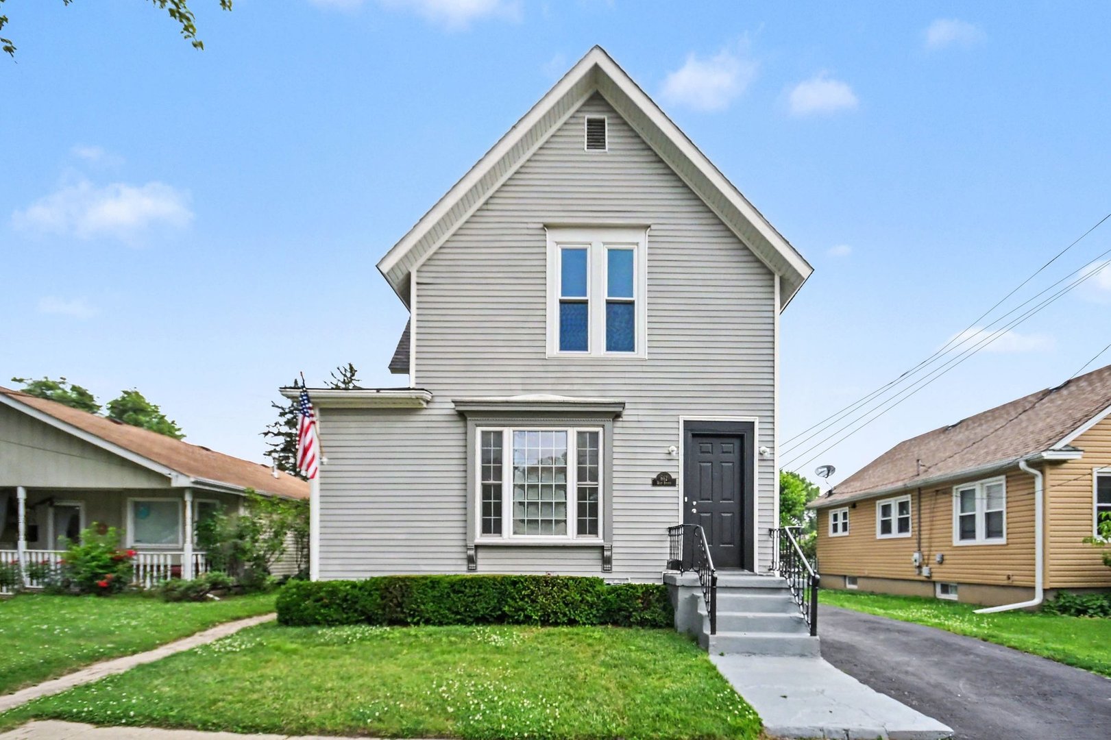 662 Bent Street Elgin, IL 60120 - Photo 1 of 24