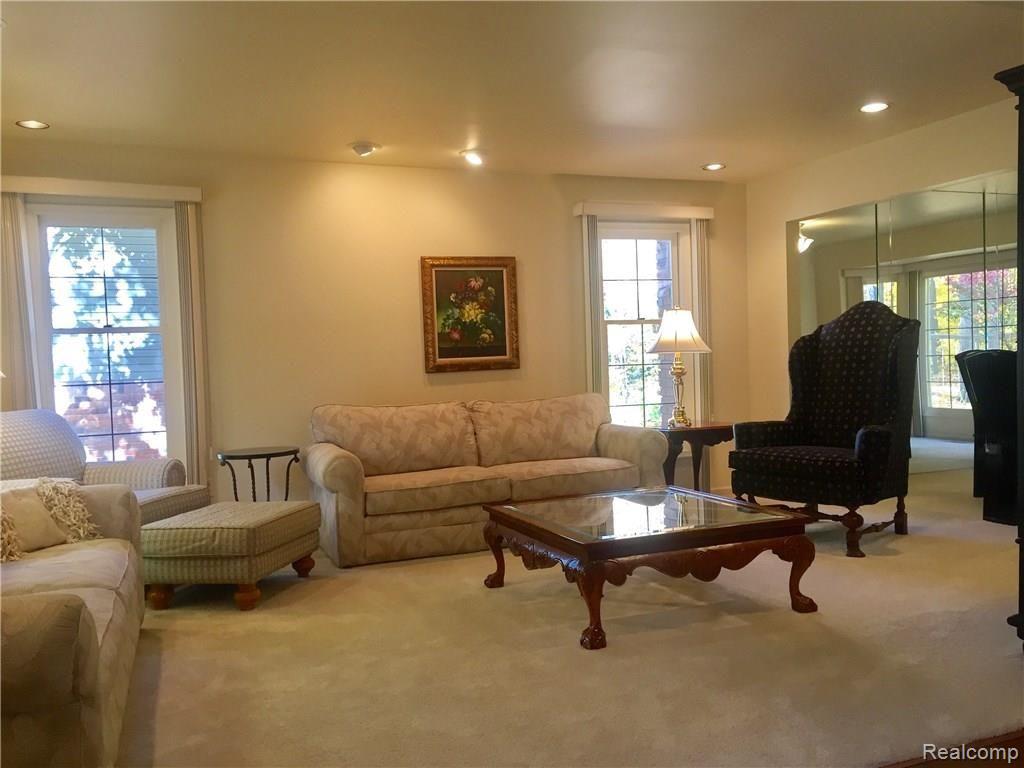 30618 High Valley Road Farmington Hills, MI 48331 - Photo 11 of 46