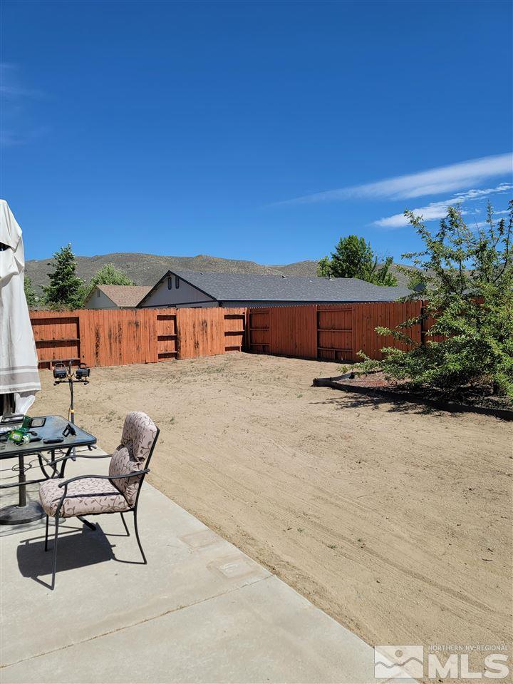17756 Fortune Court Reno, NV 89508 - Photo 20 of 28 a balcony with table and chairs