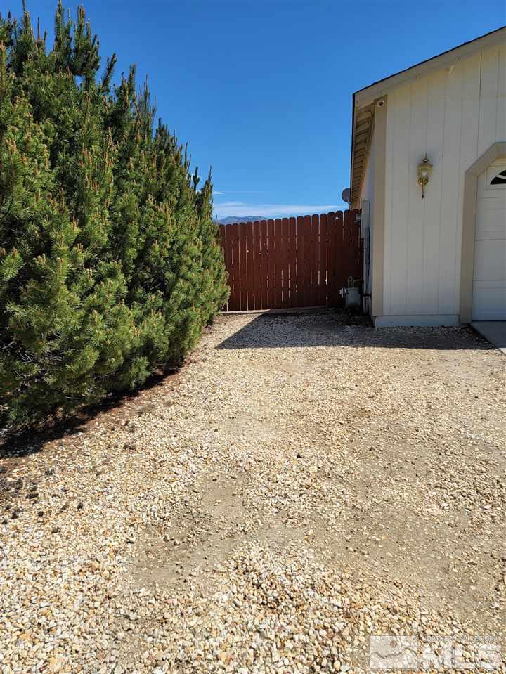 17756 Fortune Court Reno, NV 89508 - Photo 22 of 28 a backyard of a house