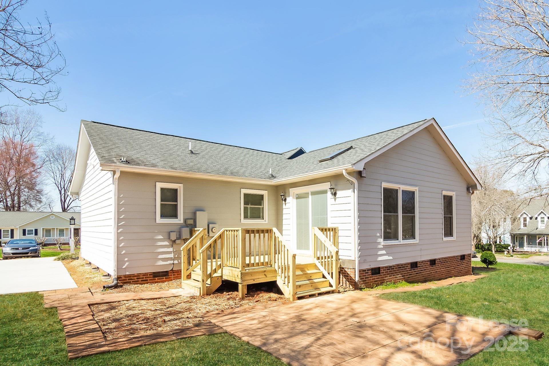 124 Shade Tree Court Gastonia, NC 28056 - Photo 14 of 16 a view of a house with backyard and sitting area