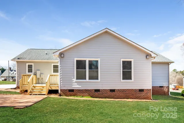 a front view of house with yard