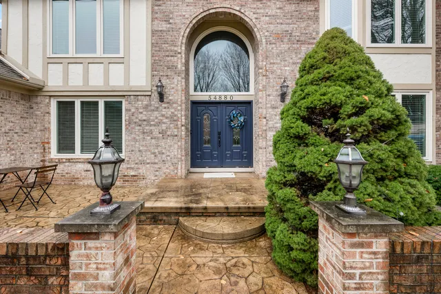 $564,900 | 54880 Burlington Drive, Utica, MI 48315