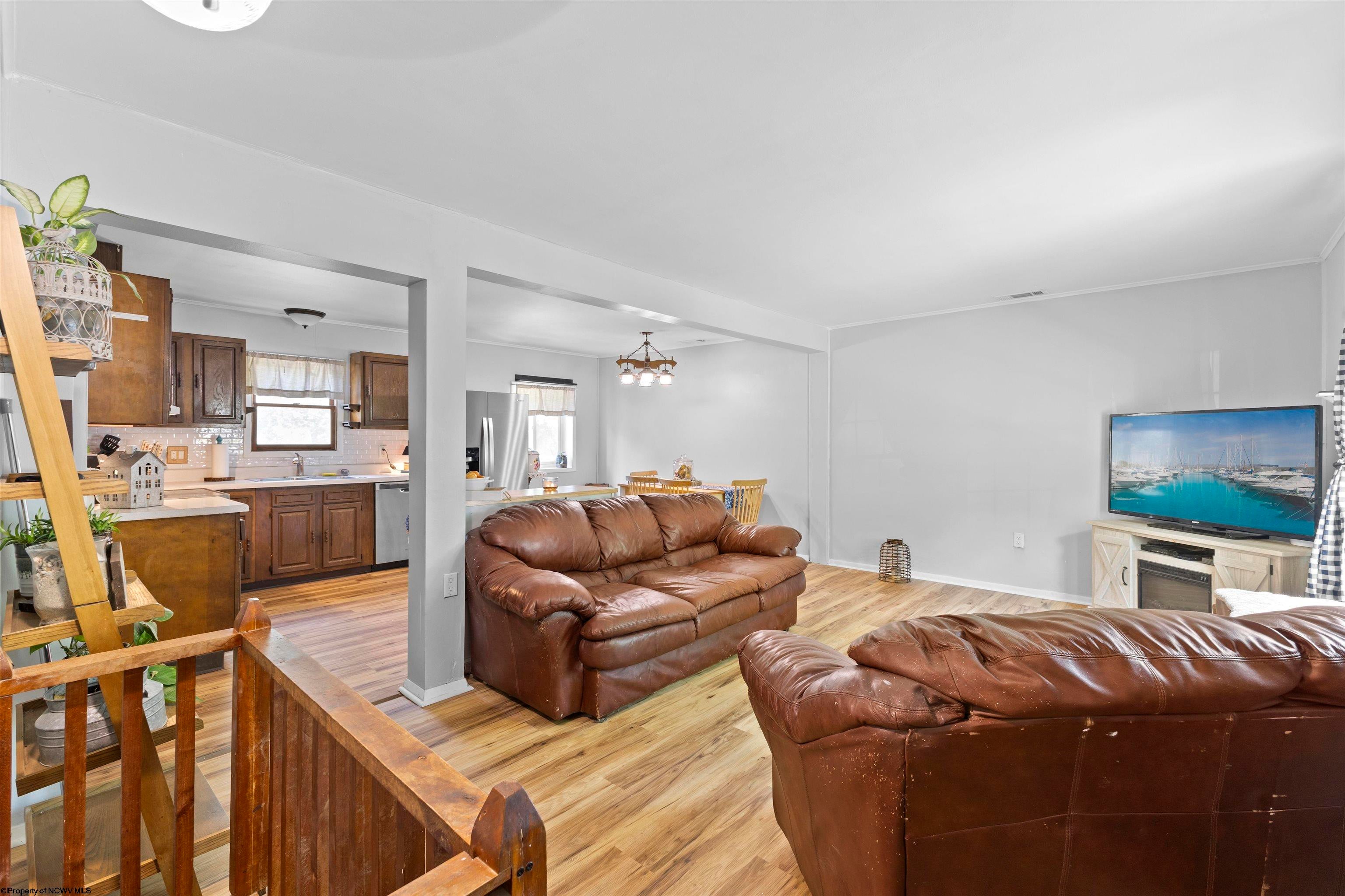 424 Shawnee Drive Morgantown, WV 26508 - Photo 3 of 25 Gallery Image 3