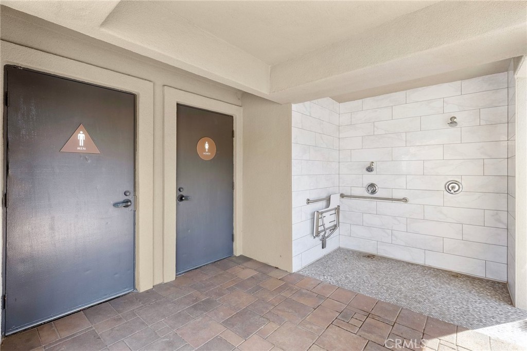 2800 Keller Drive, Unit 262 Tustin, CA 92782 - Photo 29 of 41 a view of walk in closet