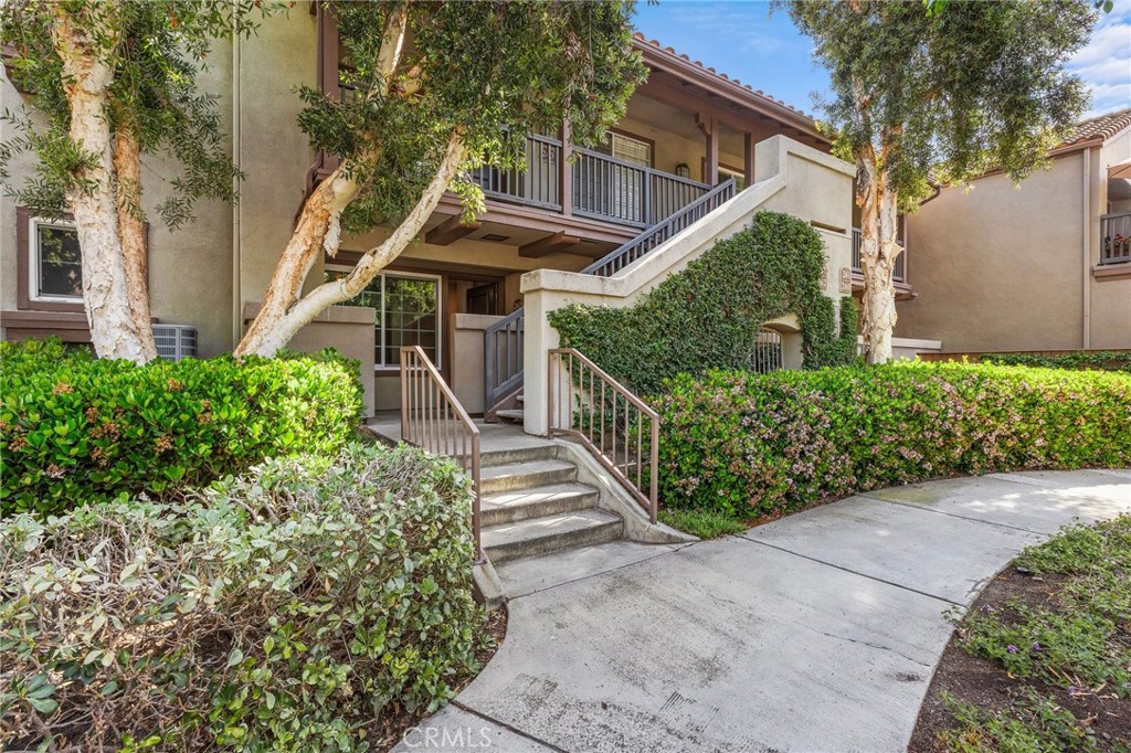 2800 Keller Drive, Unit 262 Tustin, CA 92782 - Photo 4 of 41 front view of a house with a small yard