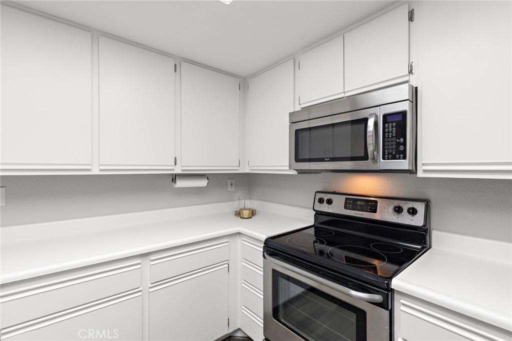 2800 Keller Drive, Unit 262 Tustin, CA 92782 - Photo 10 of 41 a kitchen with a stove and a microwave