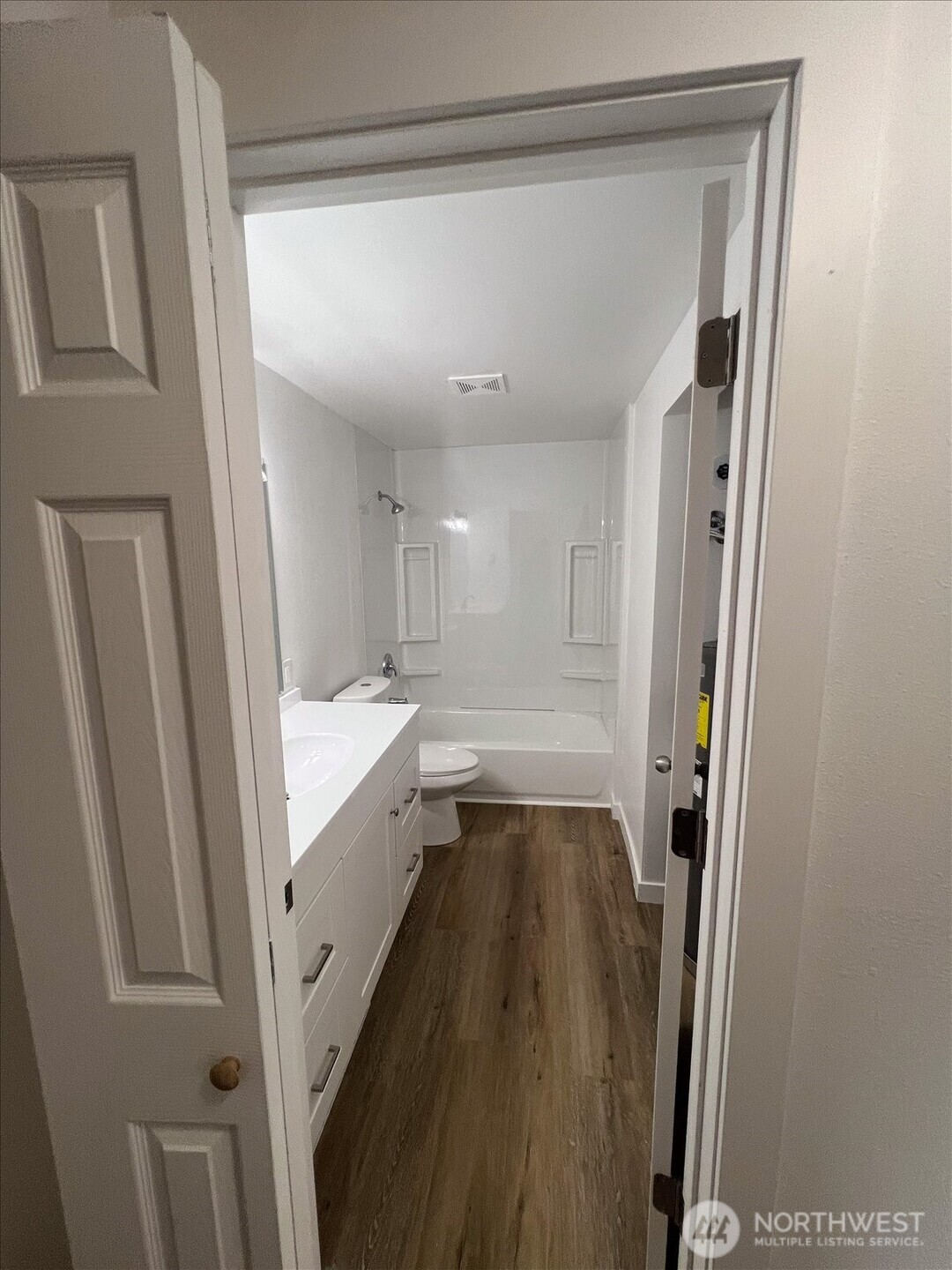 10443 17th Avenue Southwest Seattle, WA 98146 - Photo 15 of 40