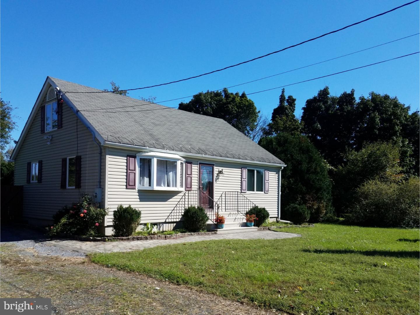 890 North Island Road Columbus, NJ 08022 - Photo 1 of 17 Front Yard