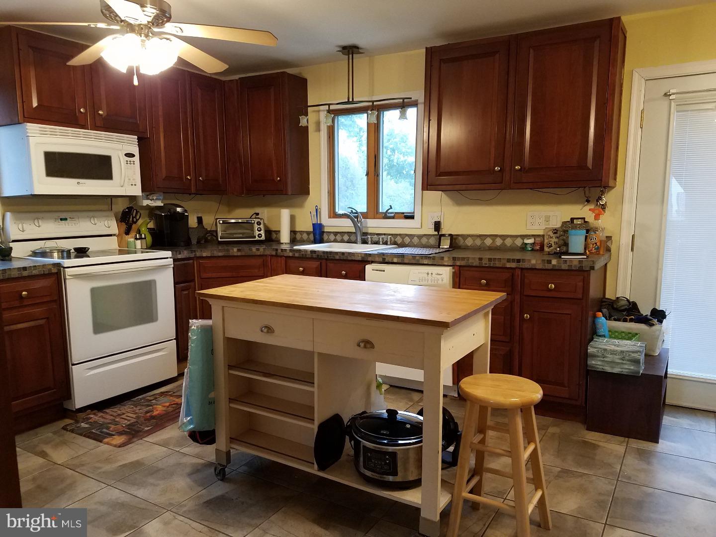 890 North Island Road Columbus, NJ 08022 - Photo 4 of 17 Kitchen