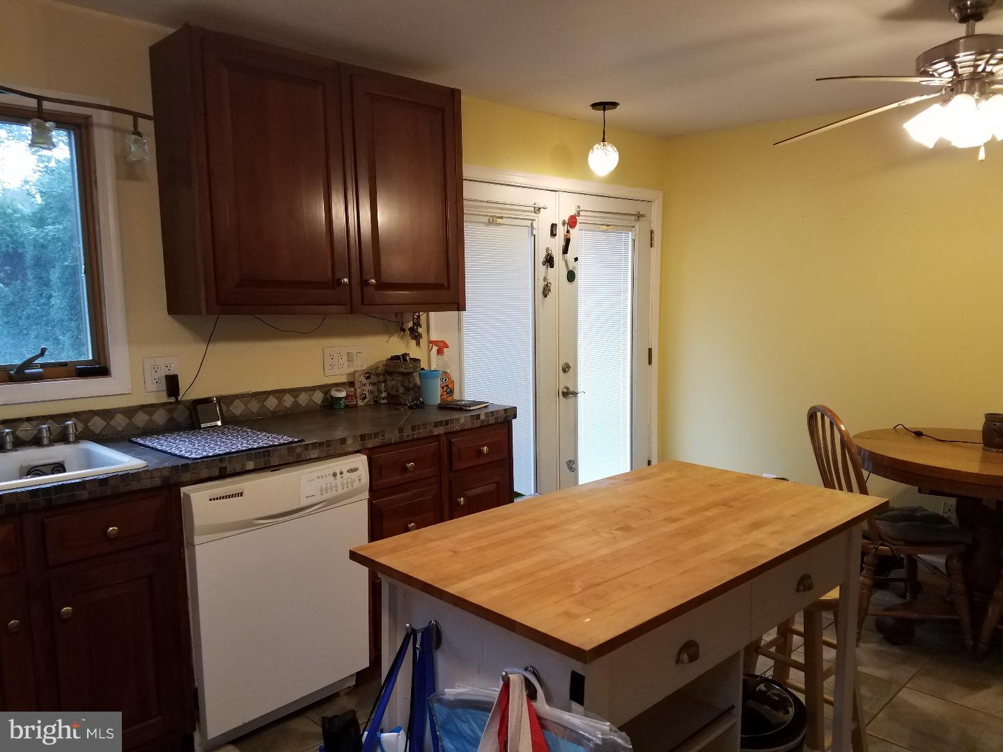 890 North Island Road Columbus, NJ 08022 - Photo 7 of 17 Kitchen