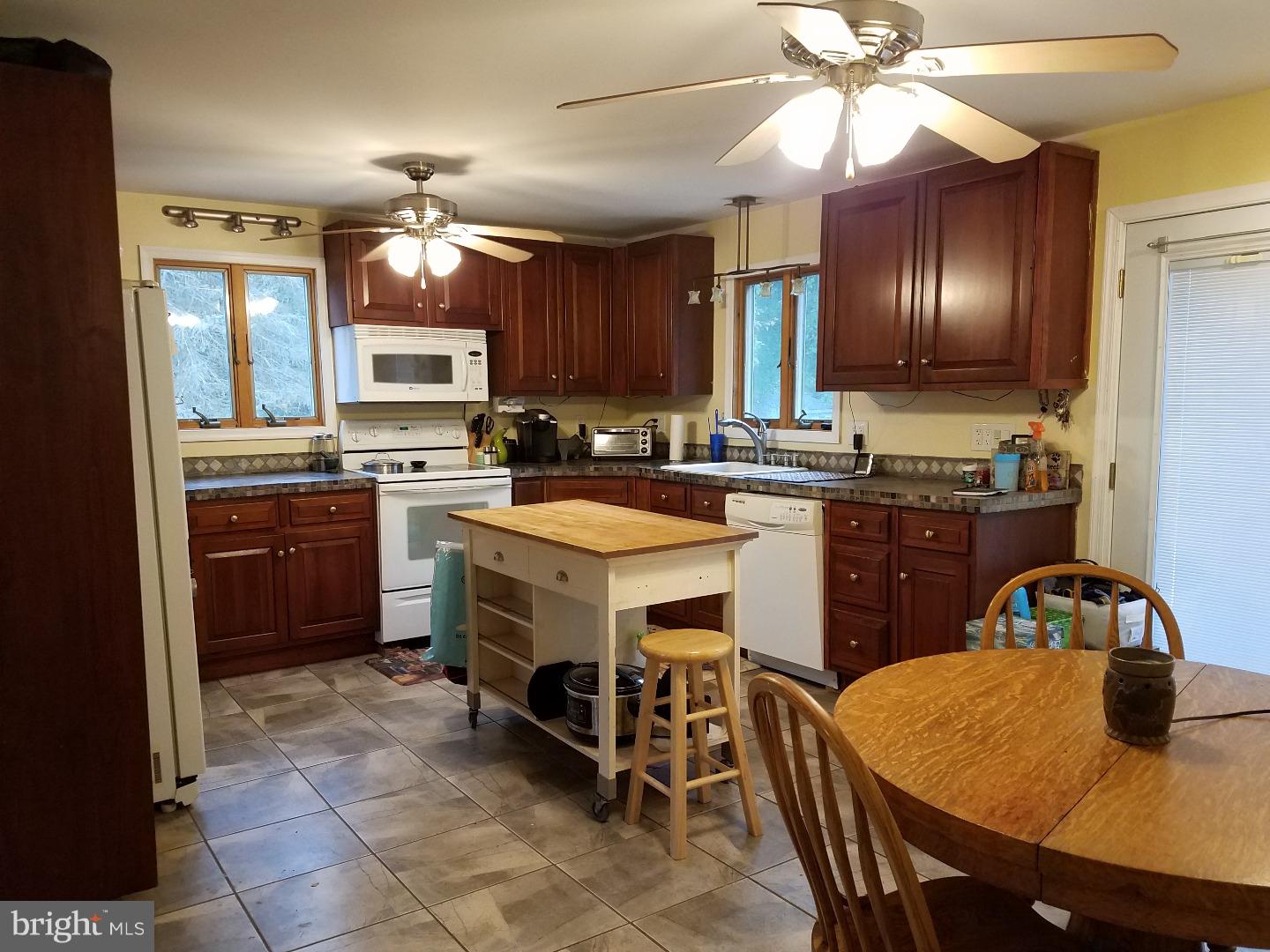 890 North Island Road Columbus, NJ 08022 - Photo 9 of 17 Kitchen