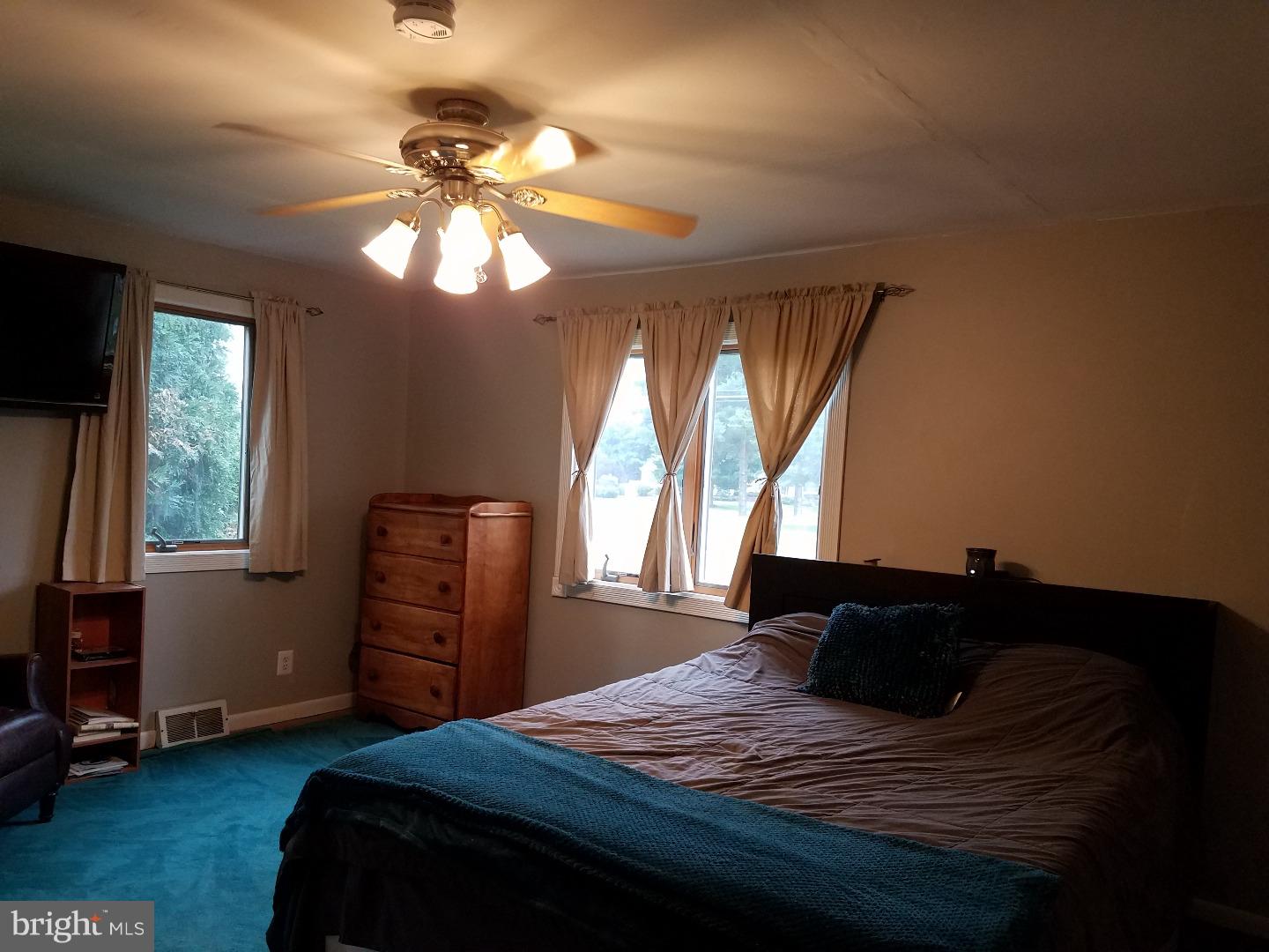 890 North Island Road Columbus, NJ 08022 - Photo 10 of 17 Master Bedroom